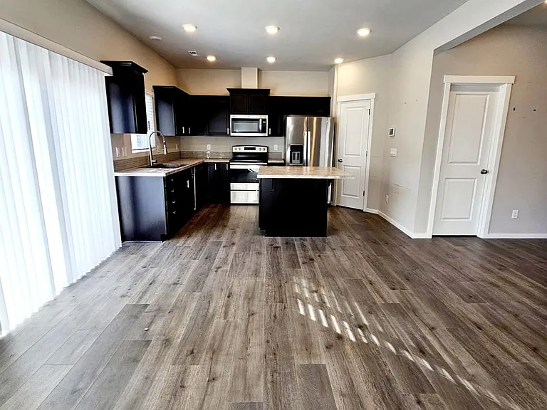 6492 Yorktown Pl NE — Photo 2