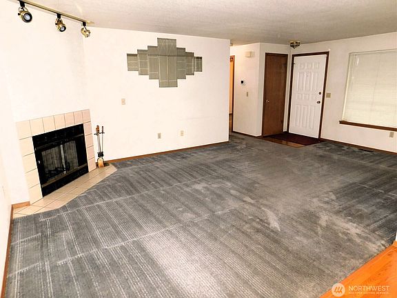 3rd image of 6507 71st Street NE