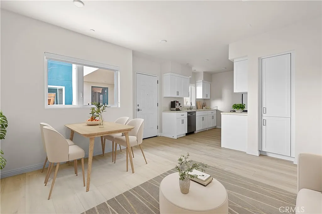 2 bed, 734 sqft, $4,550 — Photo 3