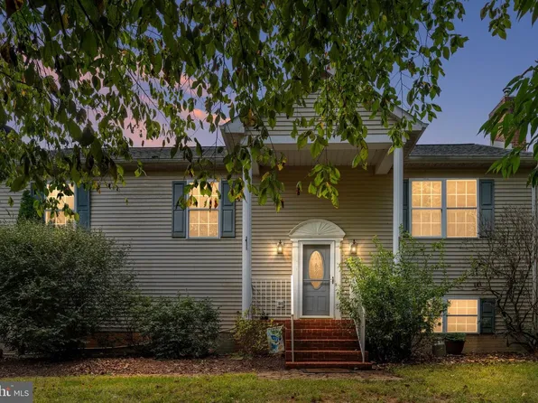 159 Deer Hollow Ln, Bentonville, VA 22610