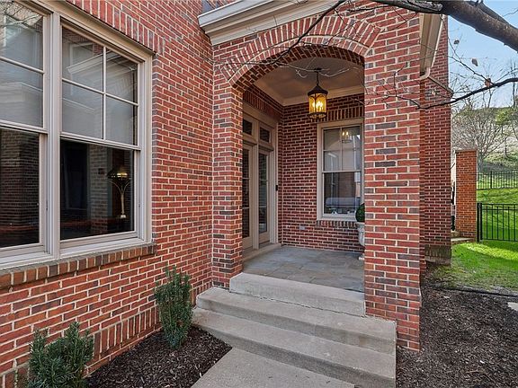 2nd image of 1063 Parkview Blvd