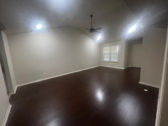 1st image of 908 Oakwood Ln