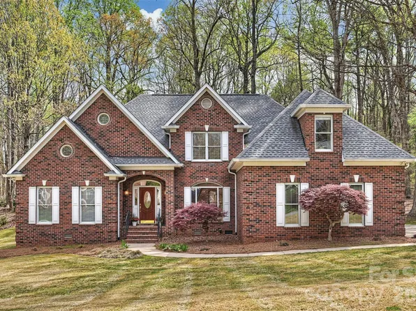 144 Pin Oak Ln, Mooresville, NC 28117