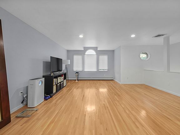 3rd image of 333 2nd St APT B