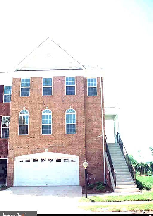 1st image of 21503 Trowbridge Sq