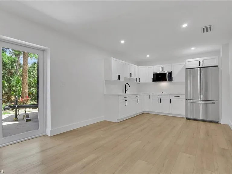 880 18th St NE — Photo 31