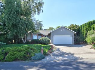 160 SW Hawthorne Ct, Dundee, OR 97115