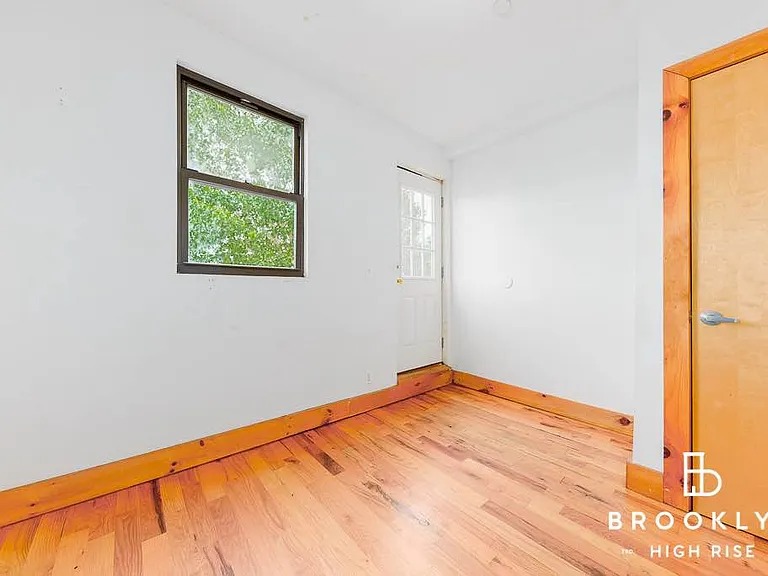 190 Schaefer St #4F — Photo 7