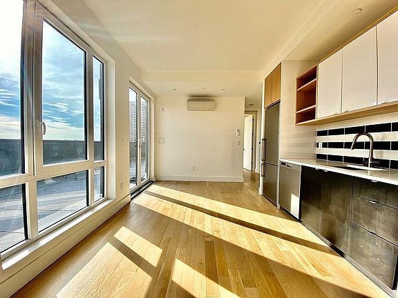 4th image of 2286 Atlantic Ave #7B