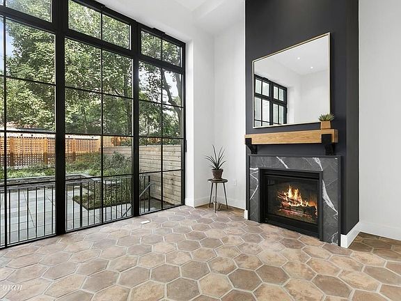 4th image of 281 Cumberland St