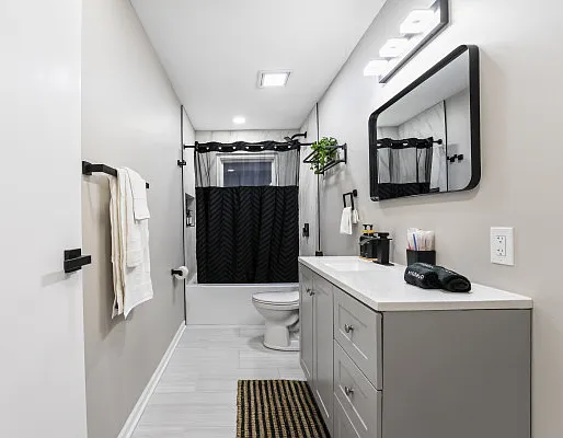1410 N Lama Ln — Photo 13