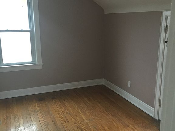 3rd image of 304 Foster Ave