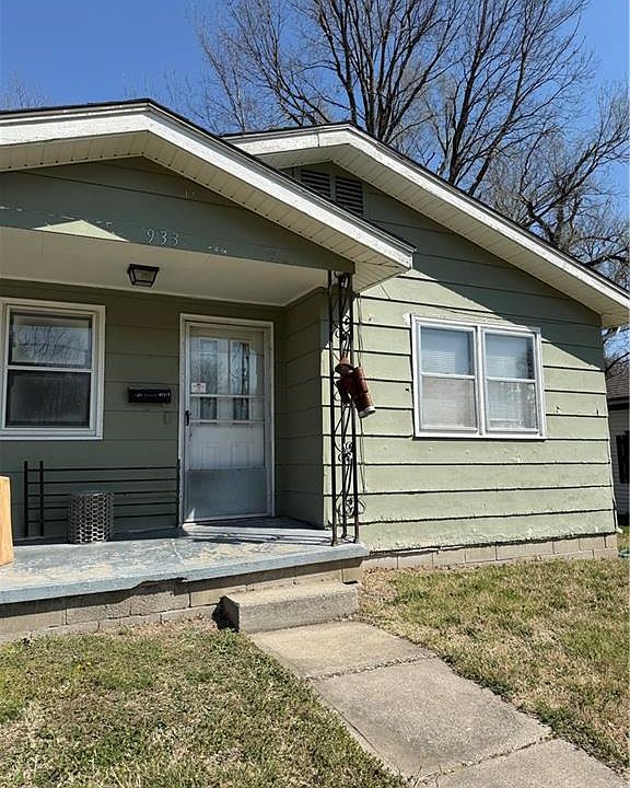 1st image of 933 N Cedar St