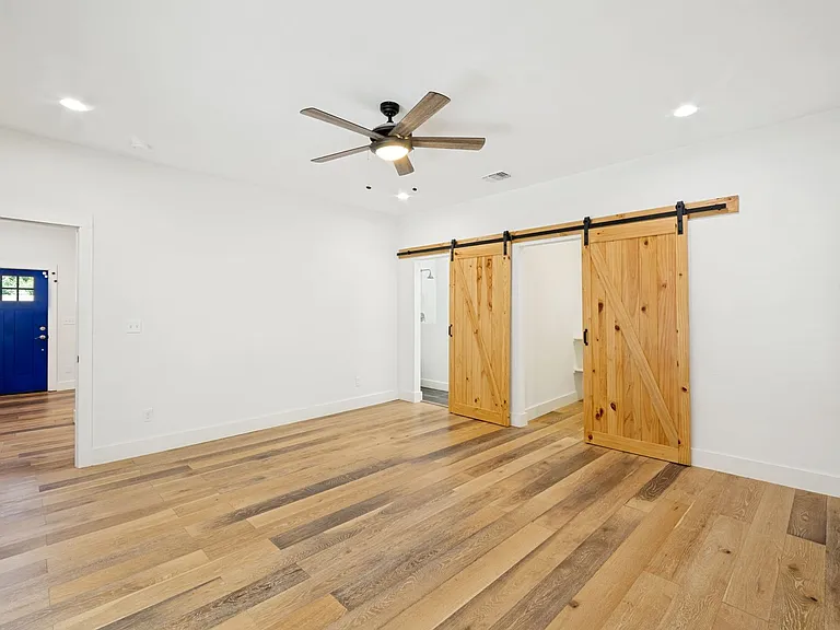 737 E Magnolia Ave — Photo 8