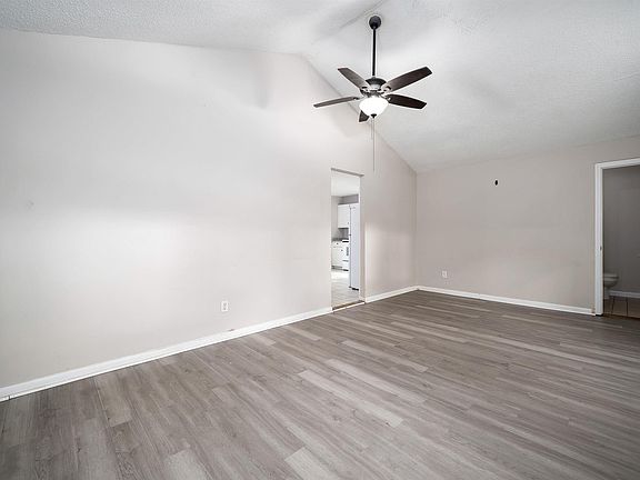 5th image of 5764 Desoto Dr