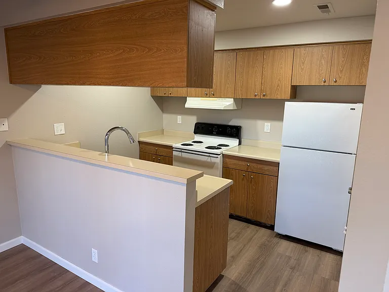 Sandalwood Apartments — Photo 26