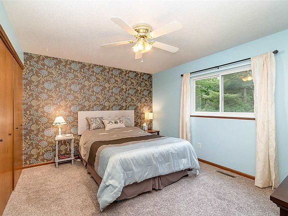 3rd image of 4801 Birchwood Dr