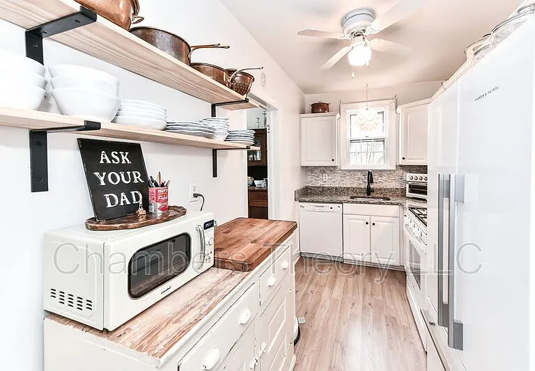 2705 Russell Rd — Photo 4