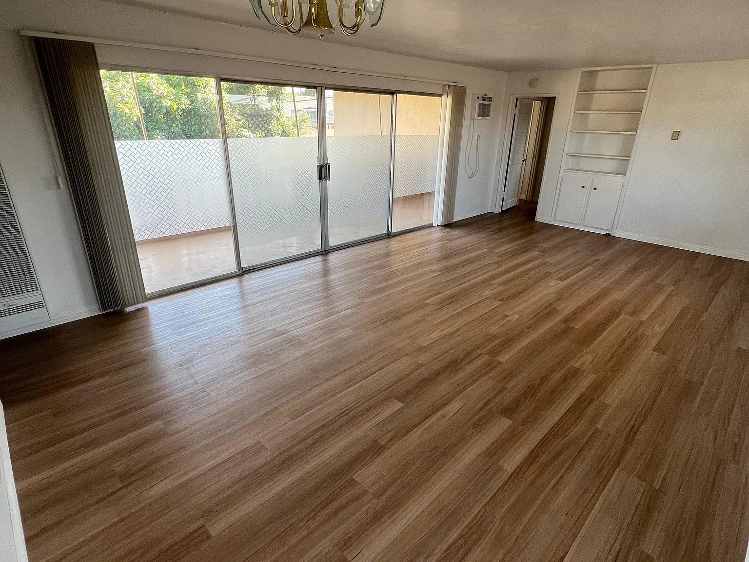 592 N Wilson Ave — Photo 3