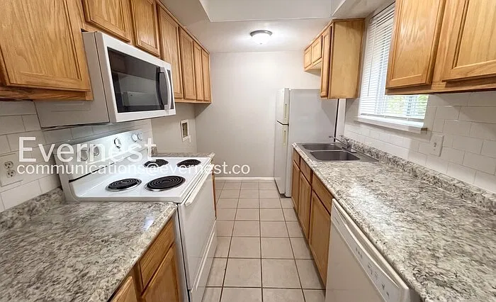 2 bed, 1.0 bath, 750 sqft, $795 — Photo 4