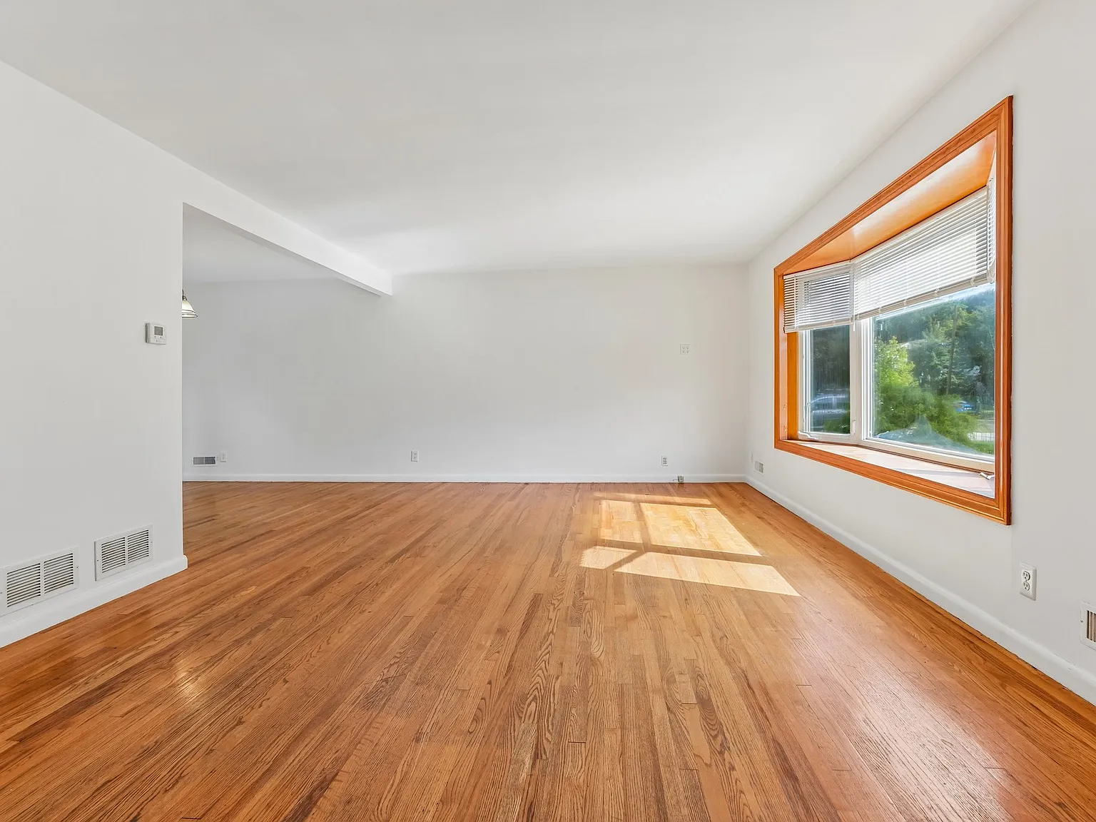 3 bed, 1562 sqft, $5,450 — Photo 4