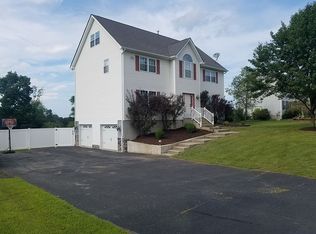 195 Village Dr, Florida, NY 10921