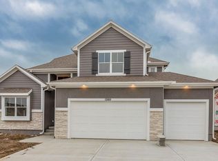270 S Singletree St, Olathe, KS 66061
