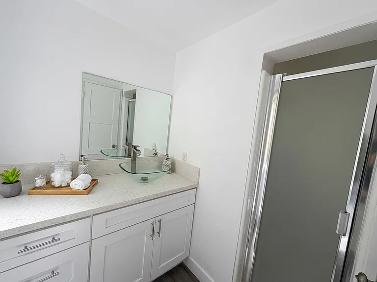 Must-see Updated Vintage-Style Studio at 1245 N Laurel Ave, West Hollywood, CA 90046 — Photo 7