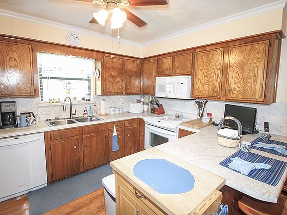 5th image of 604 Brookhollow Dr