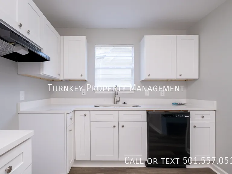 1626 Brown St #B — Photo 3
