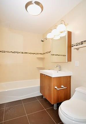 4th image of 2116 31st Ave APT 6A