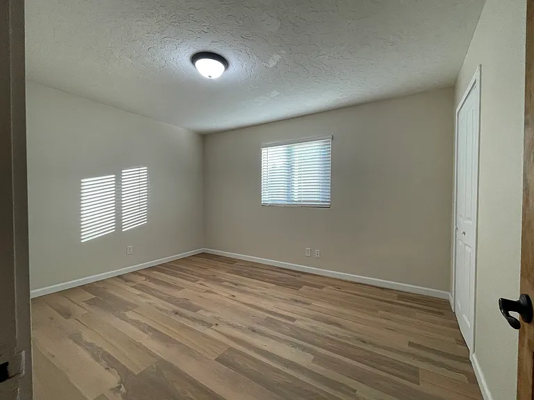 48220 White Oak Dr — Photo 10