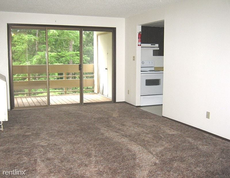 2 BV 1 BDR Living Room