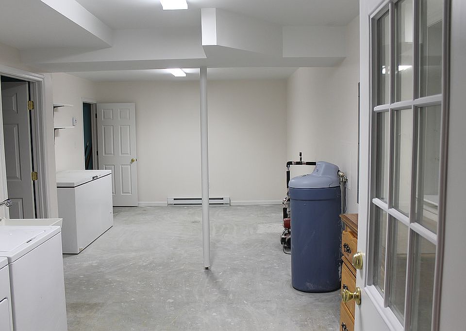 2nd image of 6626 Aaron Ln