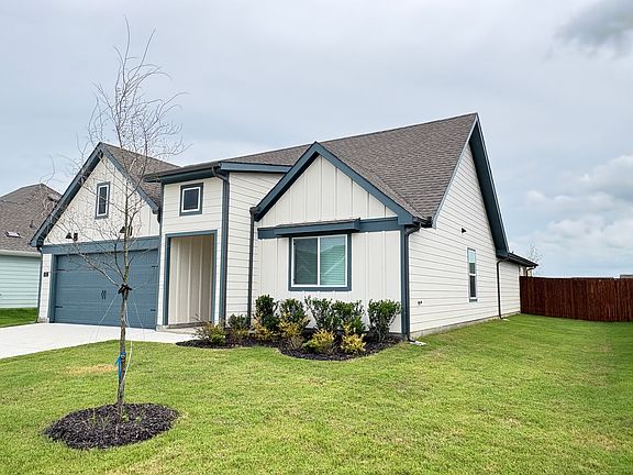 3rd image of 811 Orchid Way