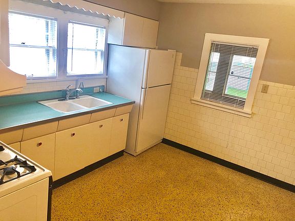 4th image of 516 W Broadway St