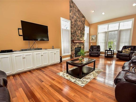 5th image of 79 Rockwell Dr