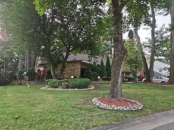 3rd image of 49 Winterberry Ln