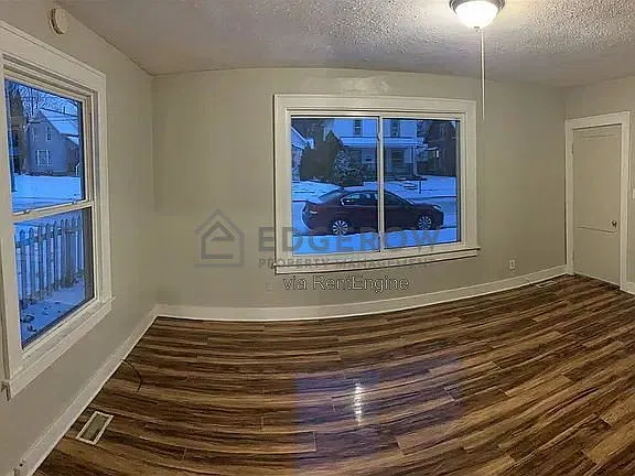 2 bed, 1.0 bath, $1,300 — Photo 3