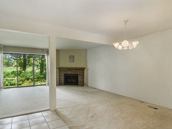 3rd image of 208 W Wimbolton Dr
