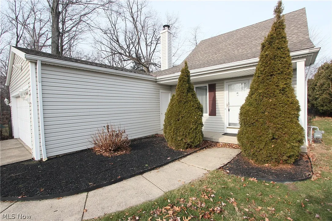 24320 Knickerbocker Rd photo 1
