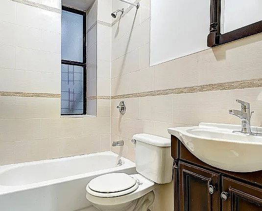 5th image of 70 Pinehurst Ave #23