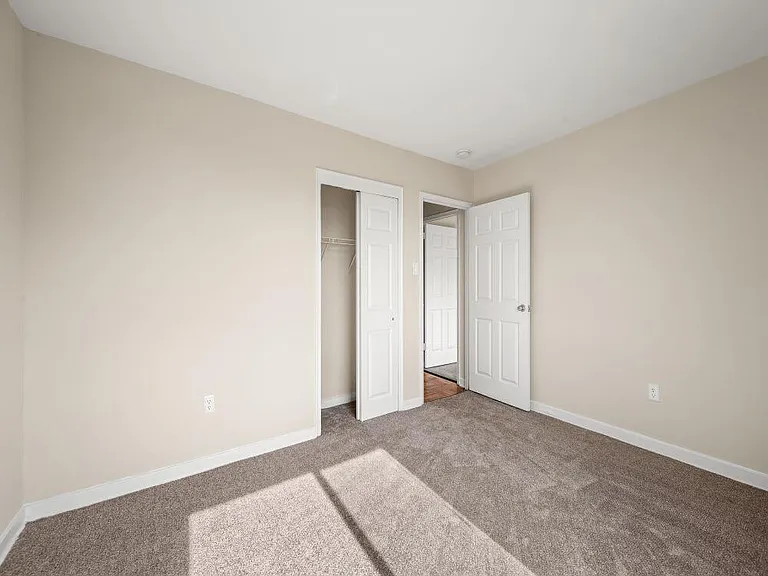 100-york-apartment-w532-8r