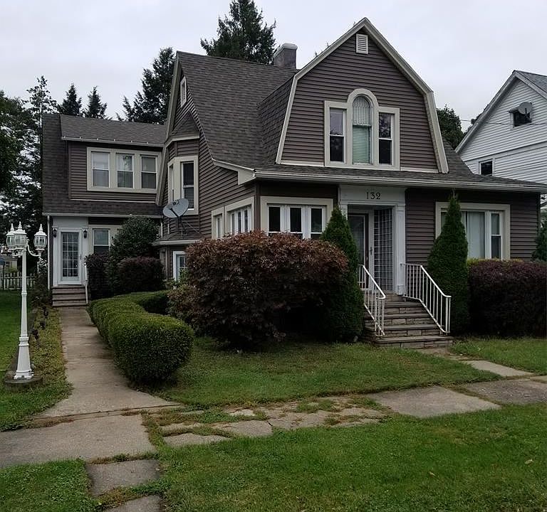 1st image of 132 W 11th St