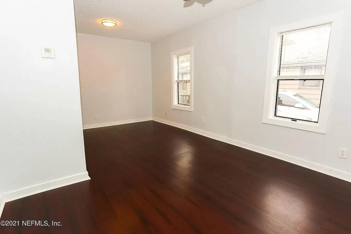 3435 Broadway Ave — Photo 3