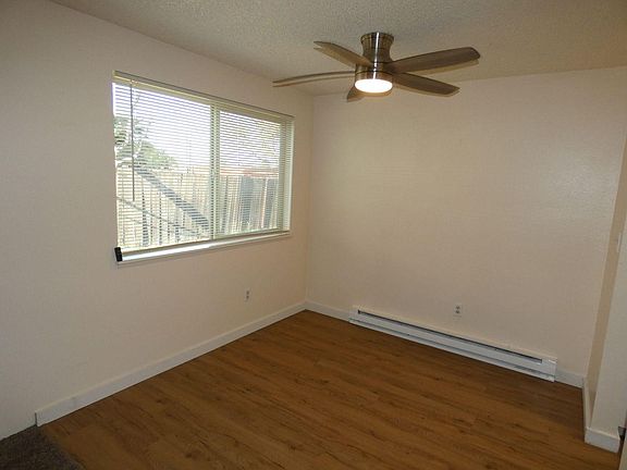 4th image of 733 E 2nd St Unit B