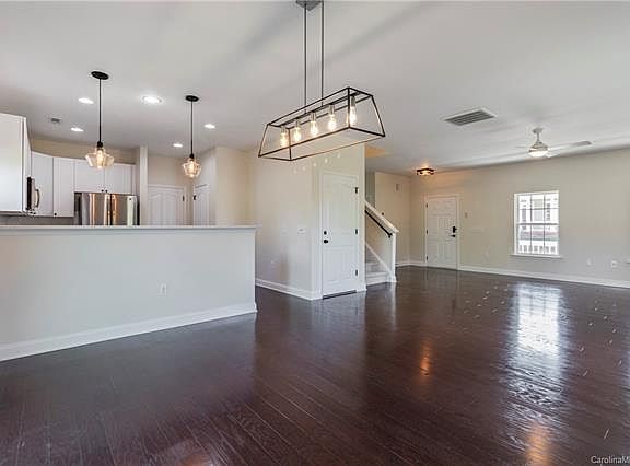 5th image of 16316 Spruell St