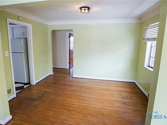 5th image of 3131 Meadowbrook Ct