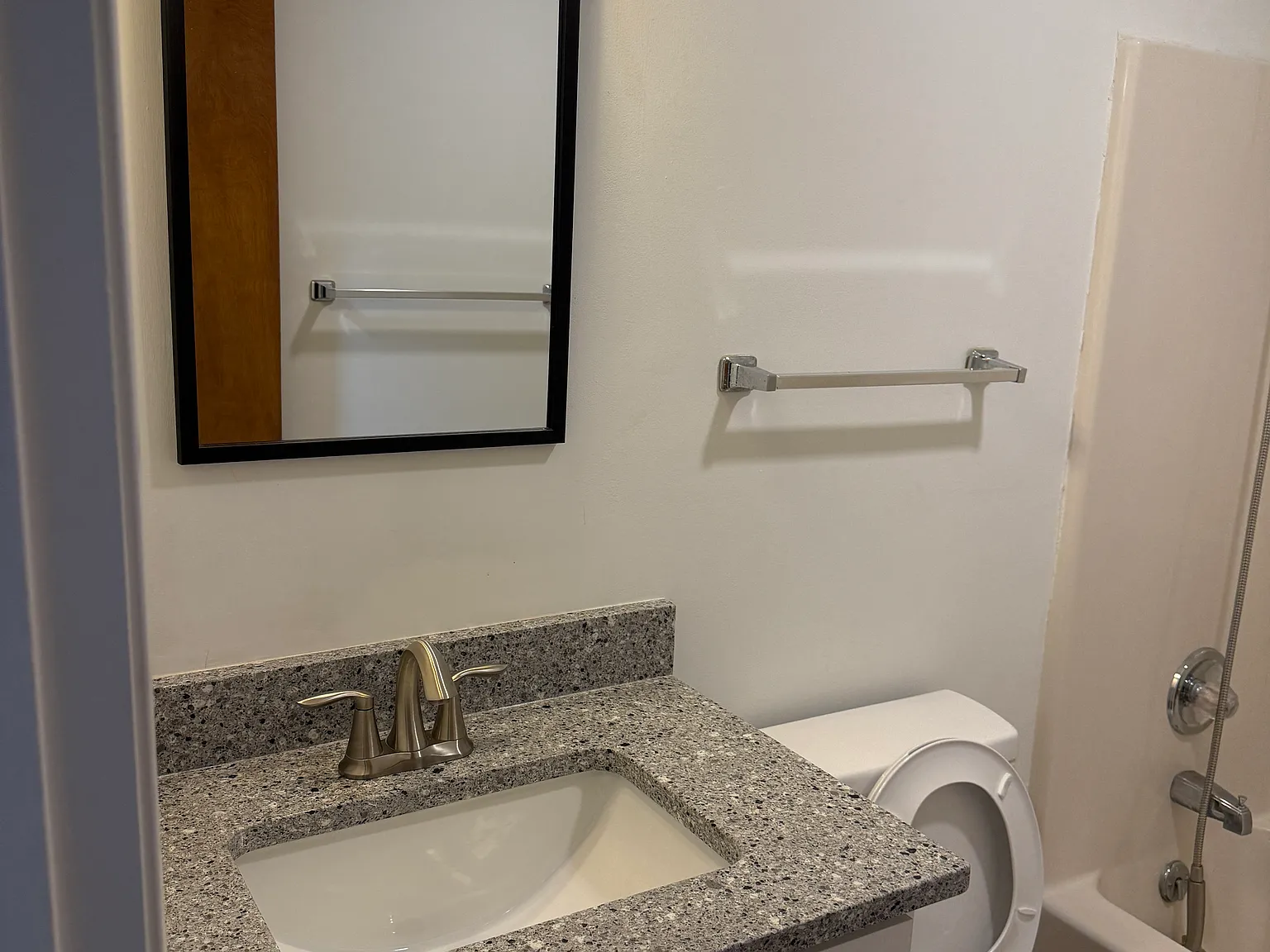 2 bed, 960 sqft, $1,350 — Photo 4