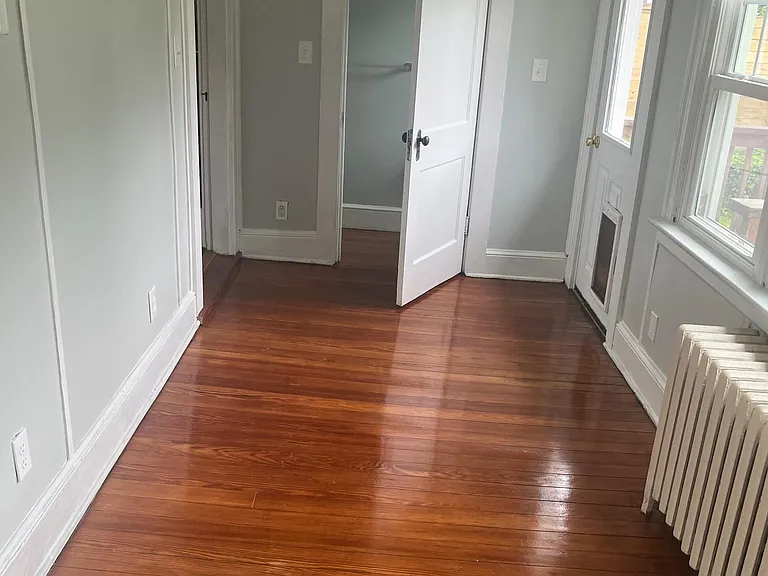 903 Monument Ave — Photo 13